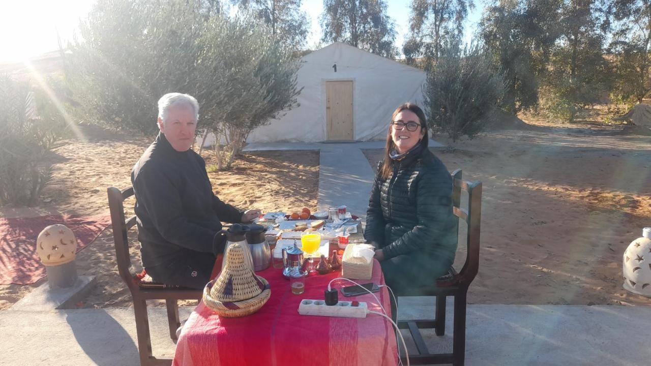 Luxury Trek Desert Camp メルズーガ エクステリア 写真