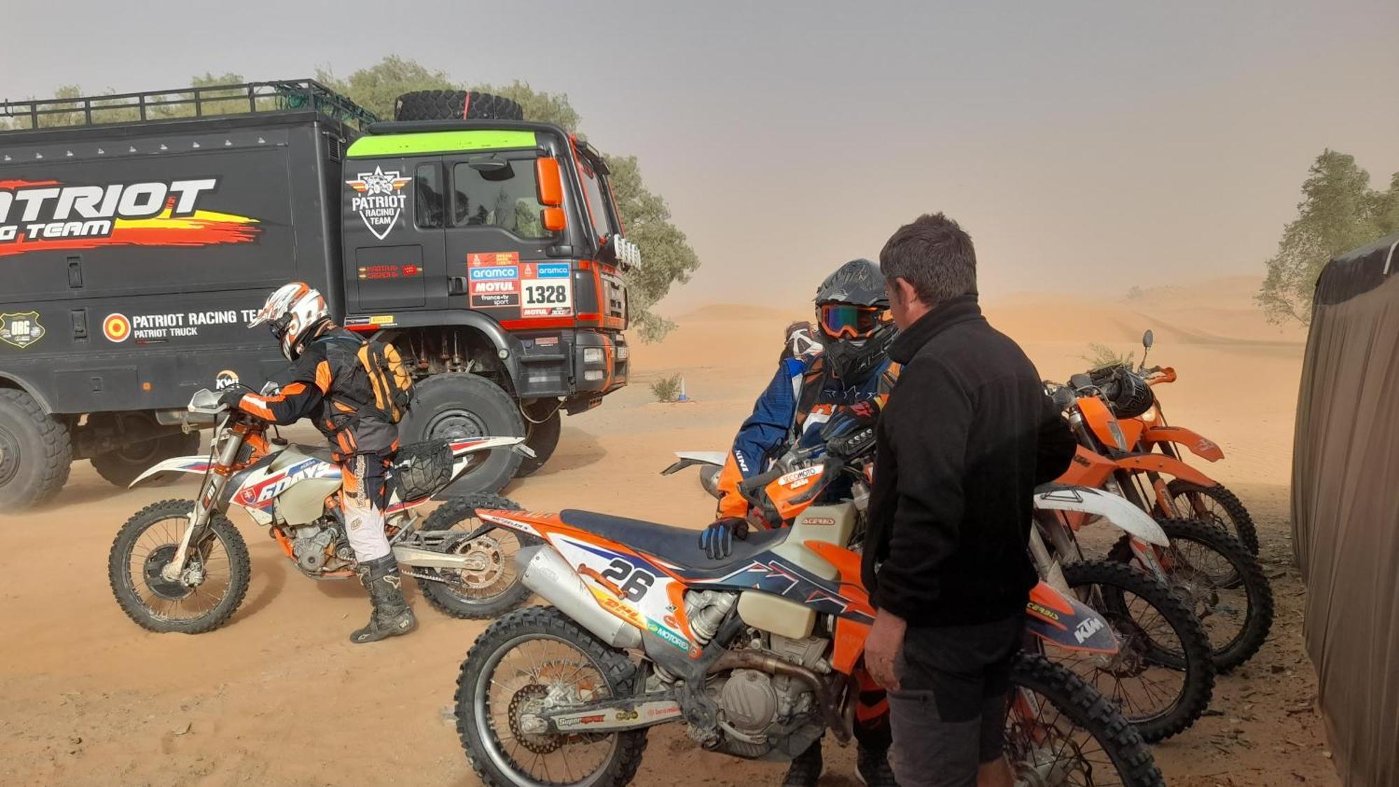Luxury Trek Desert Camp メルズーガ エクステリア 写真